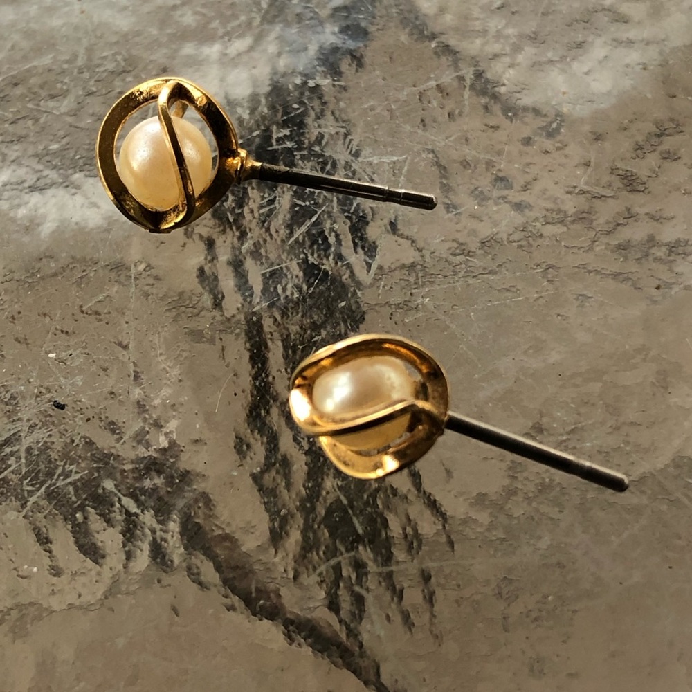 Gold and pearl earrings